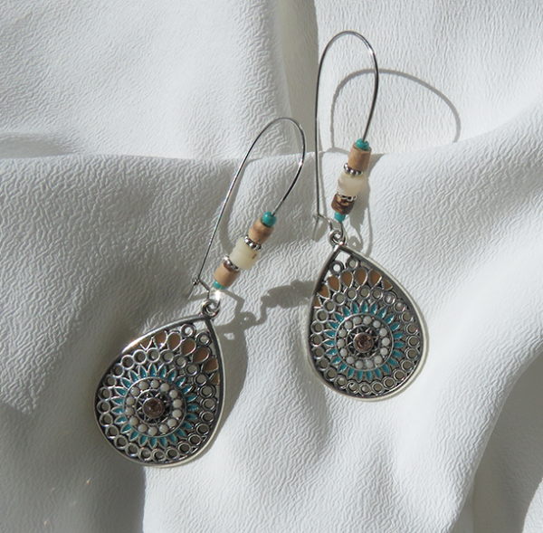 Boucles d'oreilles berbères atypiques, détails géométriques, élégantes et uniques en leur genre