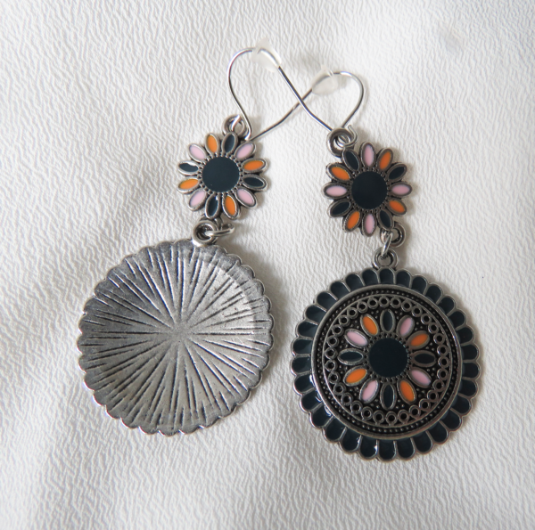 Boucles d'oreilles berbères atypiques, détails géométriques, élégantes et uniques en leur genre
