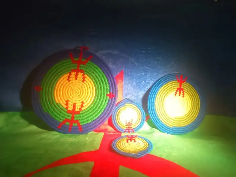 Sous-Table Artisanale - Drapeau Amazigh – Image 3