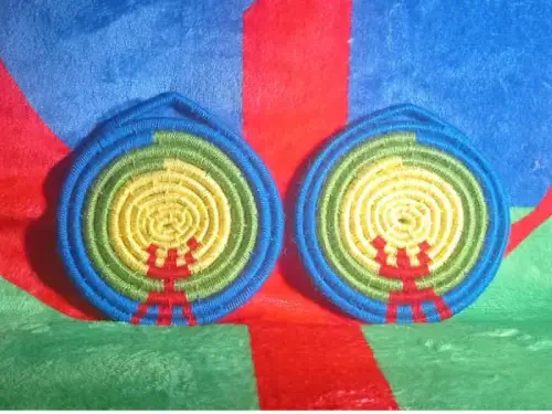 Sous-Table Artisanale - Drapeau Amazigh – Image 4