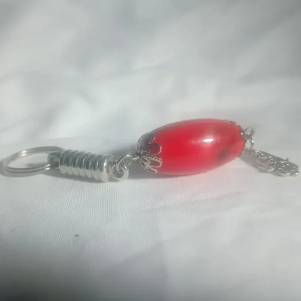 Porte-clés berbère avec perle rouge symbolique de protection